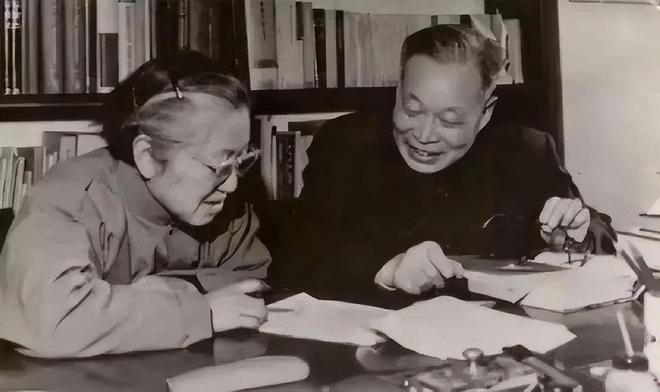 董宇辉直播讲解居里夫人遭遇翻车事件