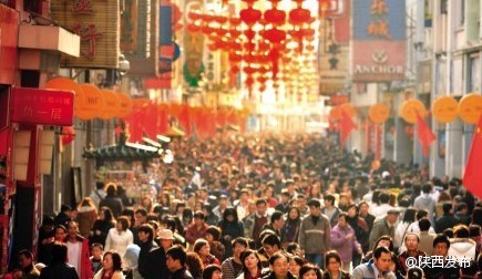 国庆假日市场供给丰富，繁荣的节日市场与多元的消费体验