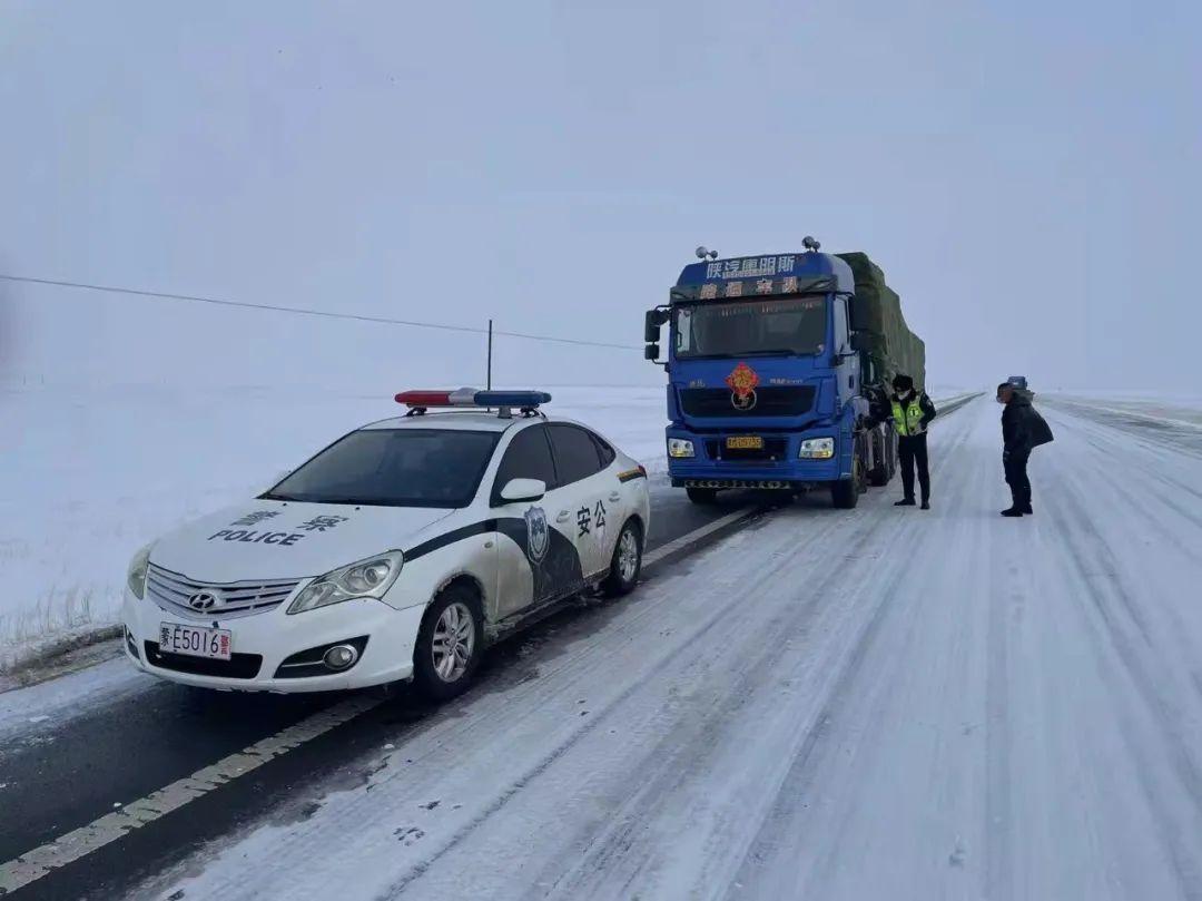 当地迅速应对331国道暴雪事件，数百辆车被困的救援与后续行动
