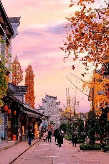 人人皆游人，景点处处满——共赏人间繁华