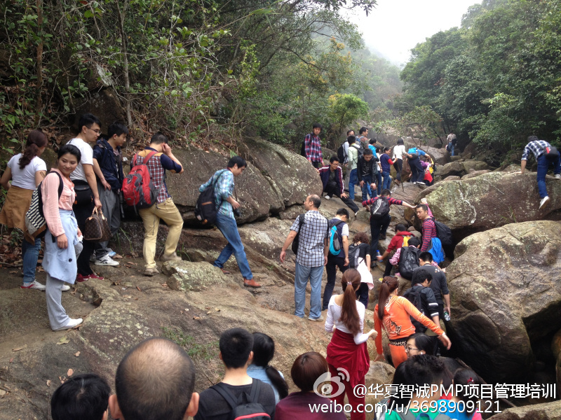 国庆爬山人山人海，一次难忘的户外探险之旅