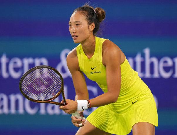 郑钦文逆境中逆转取胜，晋级网球赛事八强