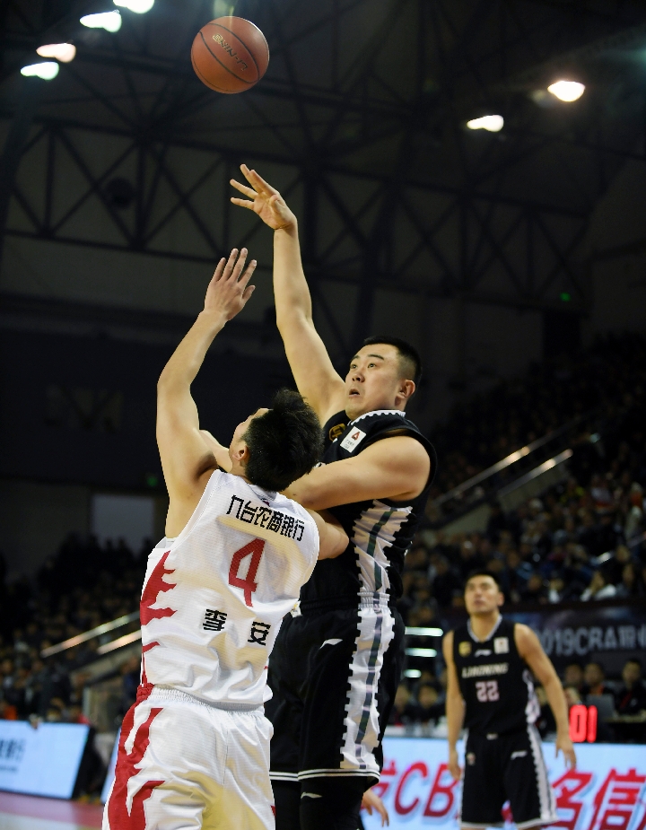CBA季前赛，吉林队加时险胜辽宁队