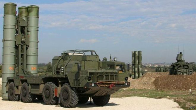 伊朗最高领袖讲话时身边步枪的背后含义