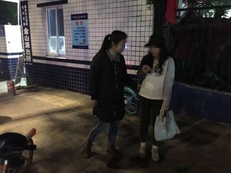 物业回应，女子半夜穿僵尸服惊吓居民事件分析