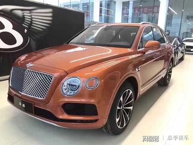 宾利车主无私救助，血污路上显真情