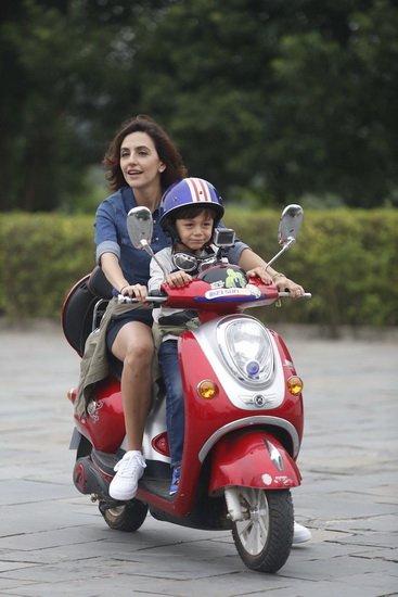 父亲怒火中烧，一锤定音——儿子参与鬼火炸街的教训