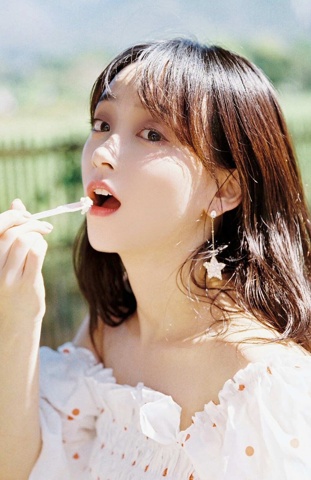 女生熟睡中遭遇意外，忘摘美瞳导致镜片碎在眼中