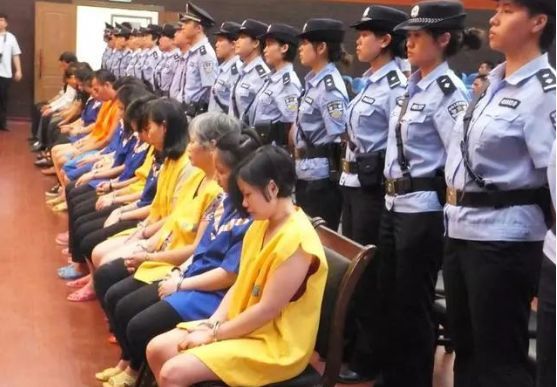 人贩子余华英再次受审，深入剖析其犯罪行为与法律审判