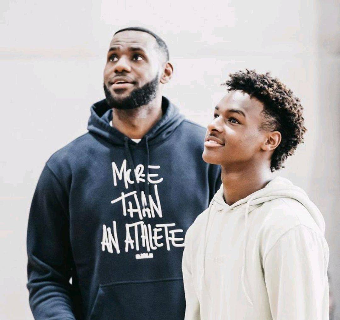 历史首次！詹姆斯布朗尼父子同台，传承与荣耀的时刻