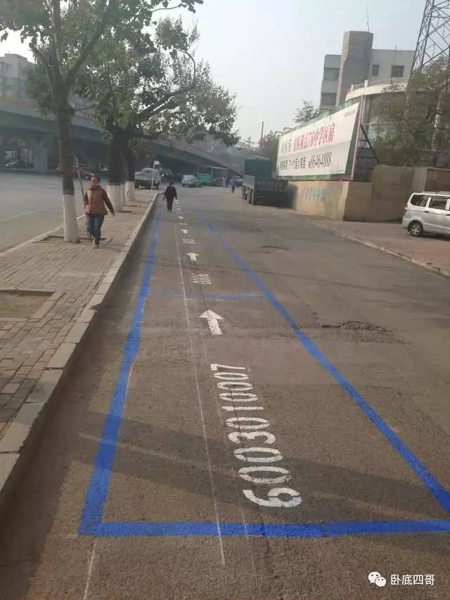 警方通报，车辆停放正规车位竟遭拖走事件解析