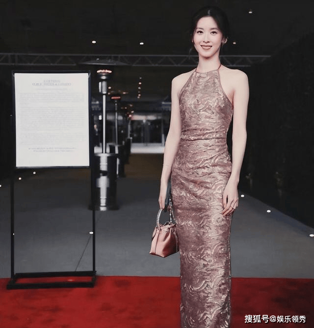 章泽天华真同框，一场华丽的邂逅与交流