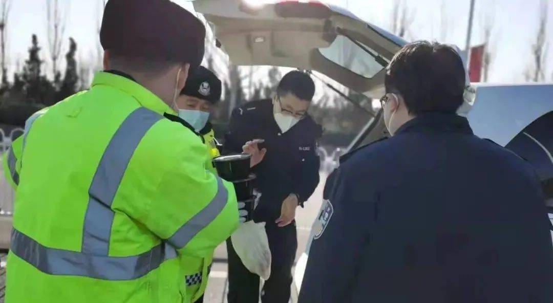 河北警方回应，两名裸体男童遭虐待事件调查纪实